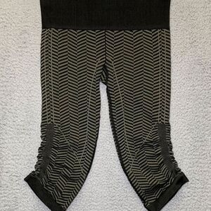 Lululemon Leggings Pants Womens 6 Grey Black Striped Cropped Activewear Ladies‎